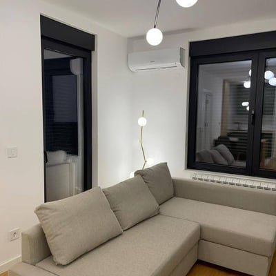 Vermietung einer neuen 2-Zimmer-Wohnung, 40 m², Stadtzentrum, Belgrad, Serbien